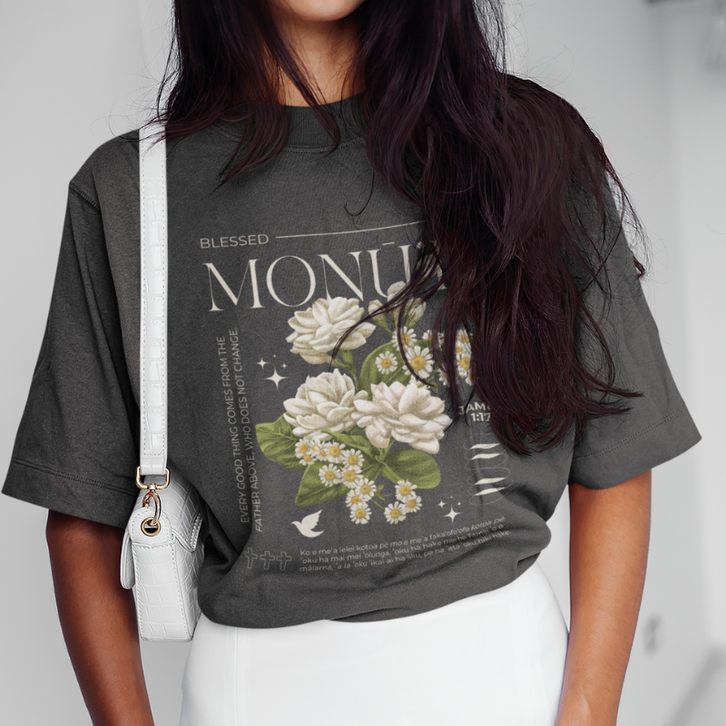 Monū'ia tshirt by Poly Girl